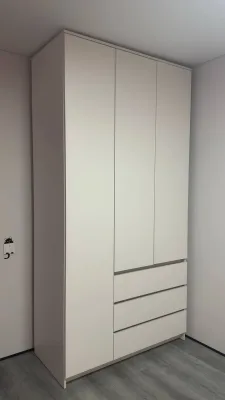 Шкаф для одежды распашной