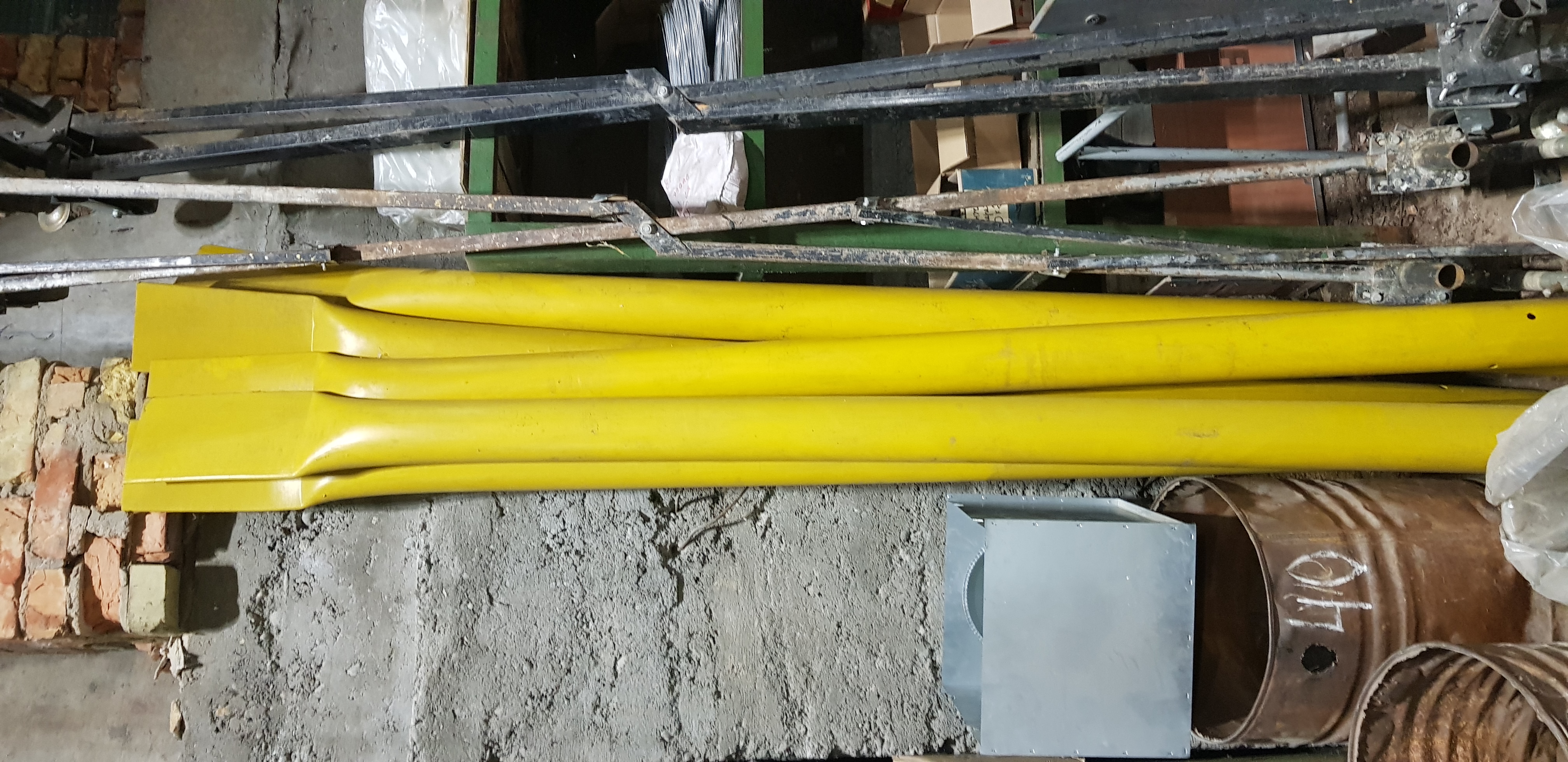 Стойки защитные для газопровода / цокольного ввода (желтые)