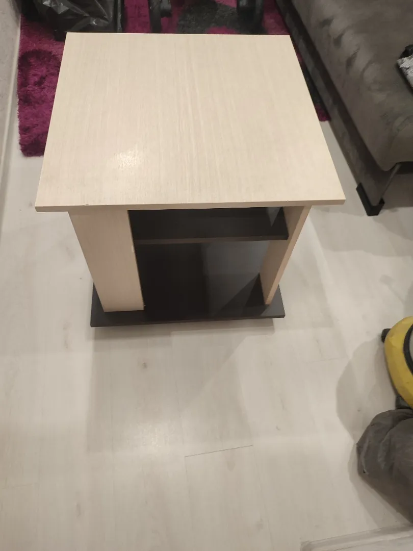 Тумба под телевизор, состояние отличное!