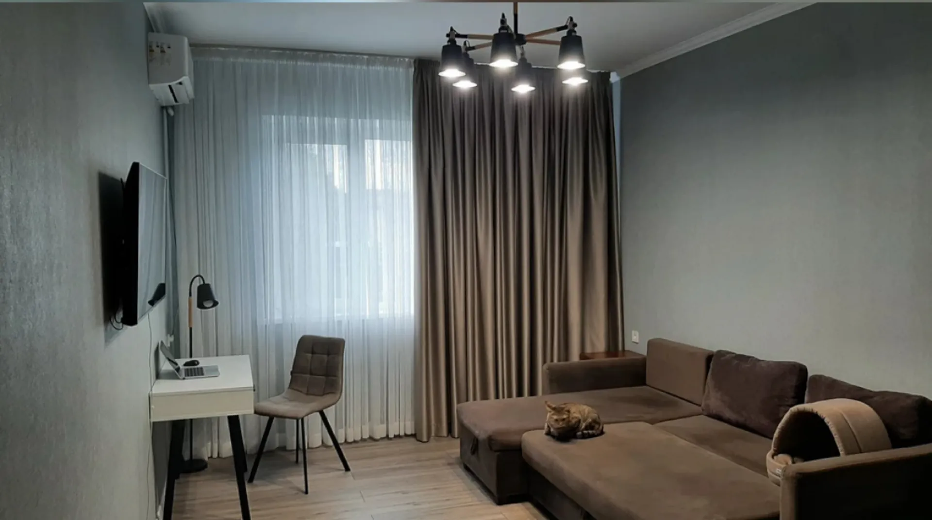 Потолочная люстра на 6 лампочек