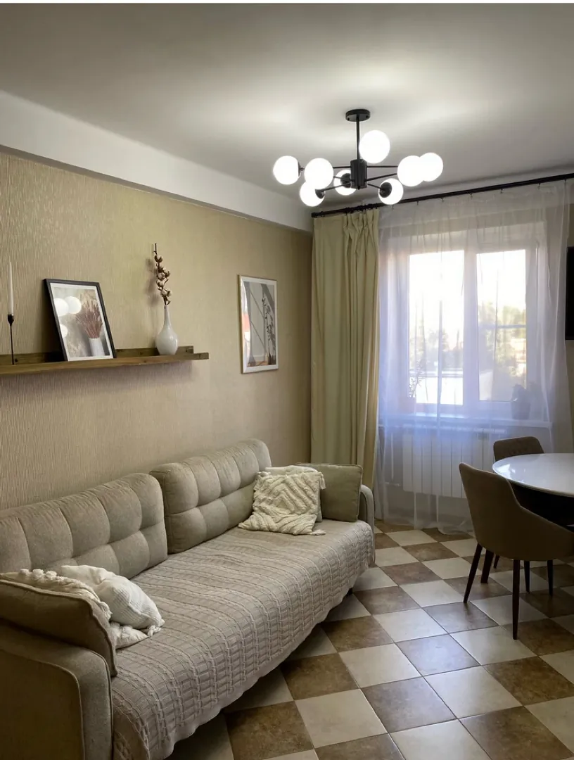 Потолочный светильник на 8 лампочек