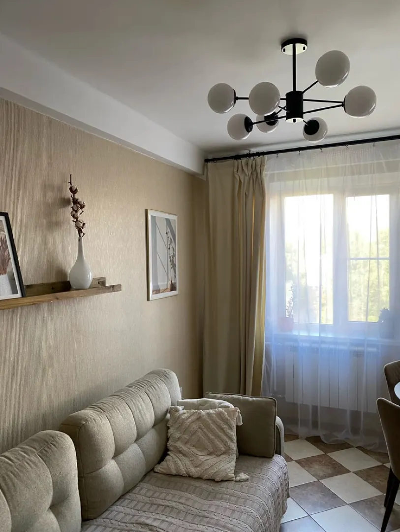 Потолочный светильник на 8 лампочек