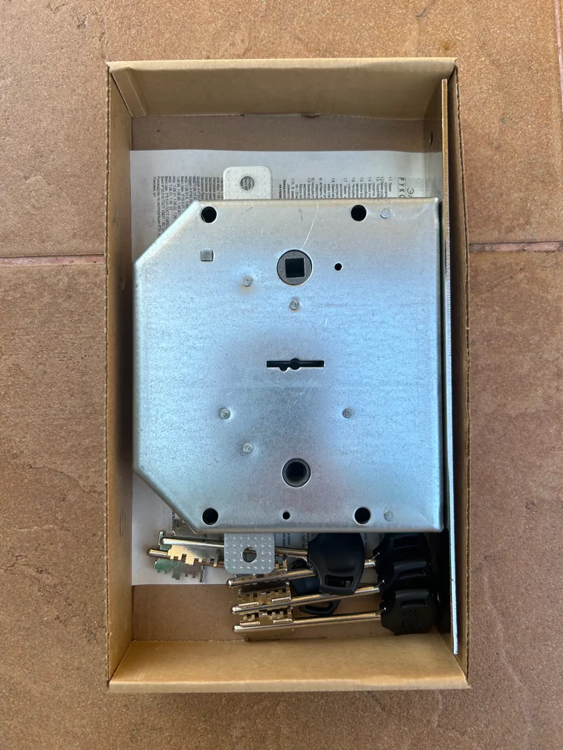 Дверной замок эльбор