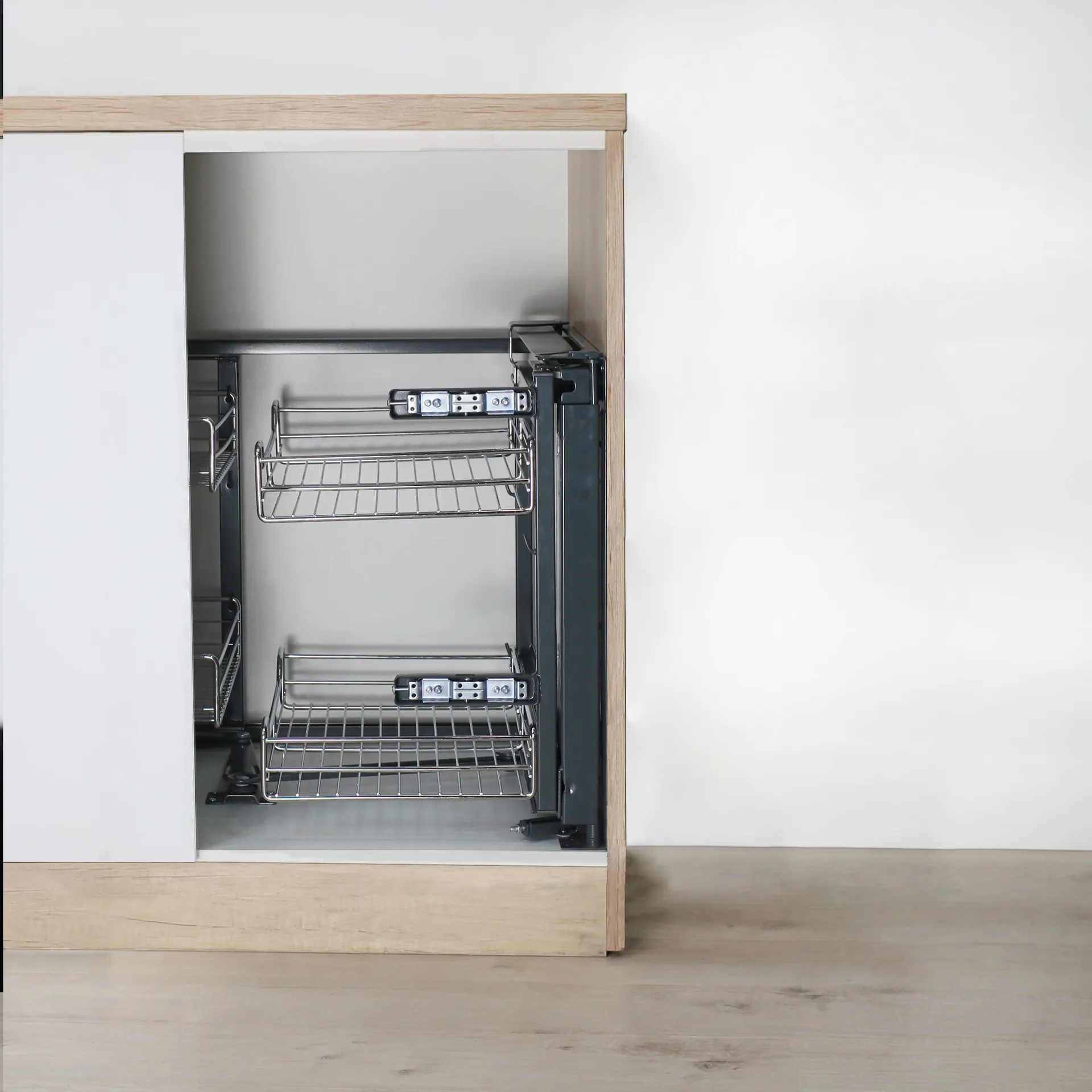 Магический угол правый, хром AKS