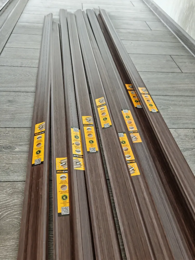 Плинтуса напольные