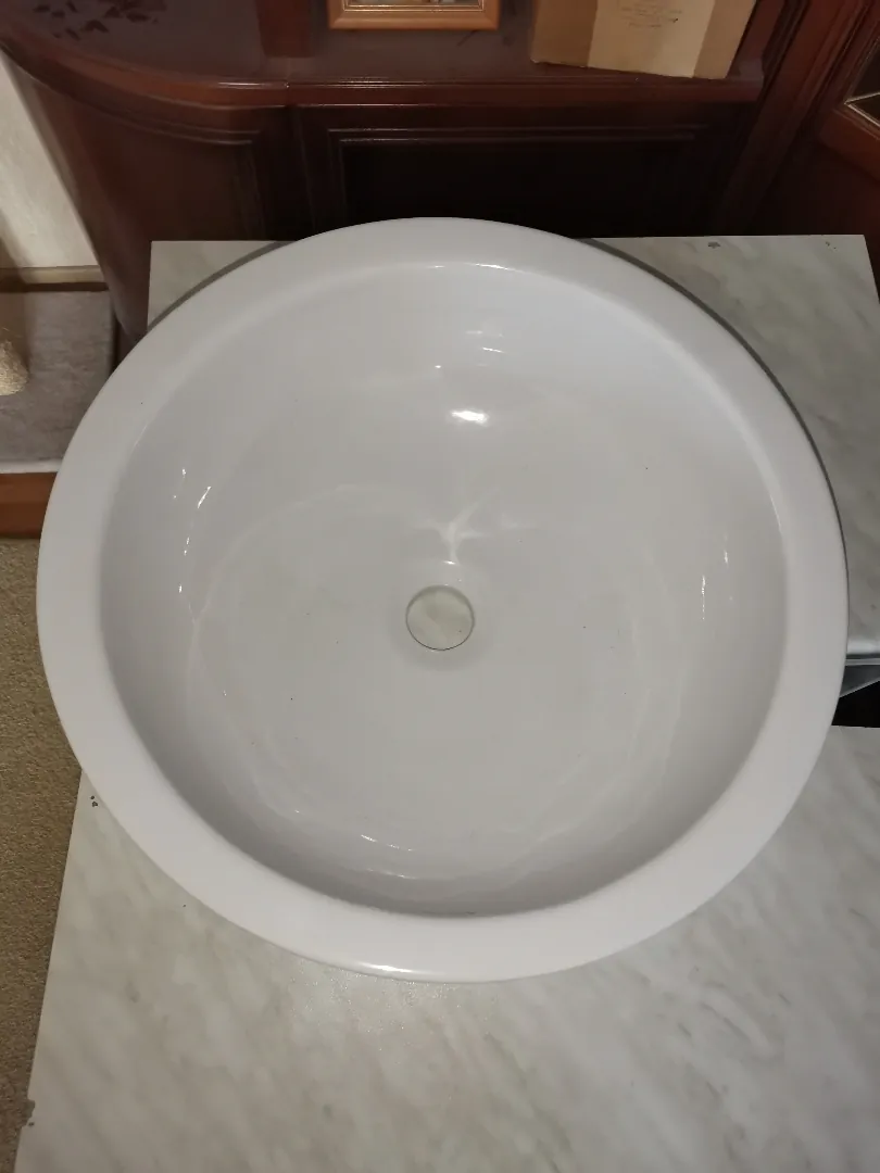 Продам умывальник накладной