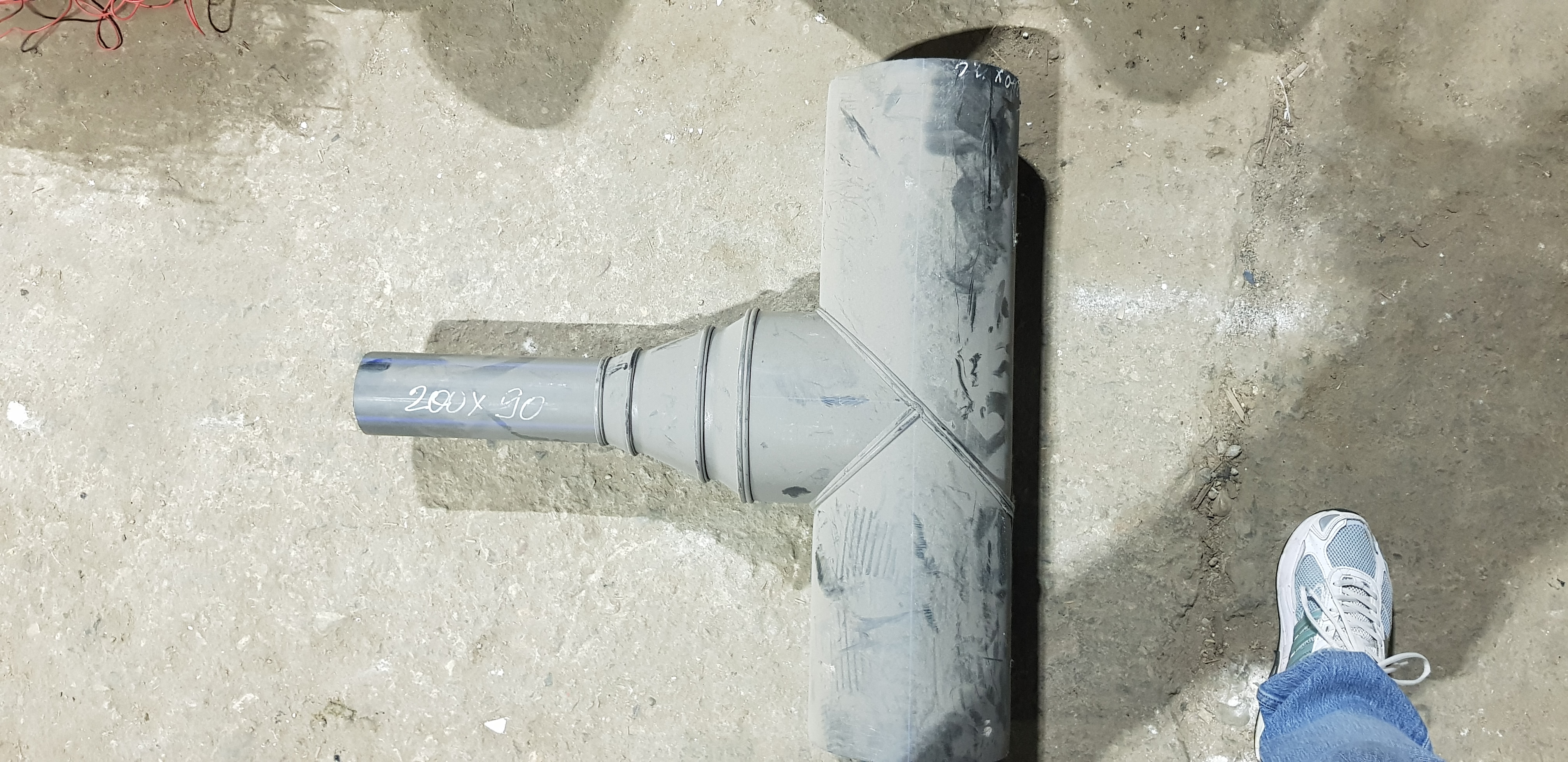 Литой редукционный тройник ПЭ100 200×90 мм  90° из полиэтилена SDR17