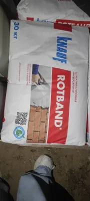 Универсальная гипсовая штукатурка knauf rotband массой 30 кг.