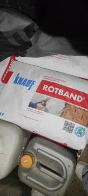 Универсальная гипсовая штукатурка knauf rotband массой 30 кг.