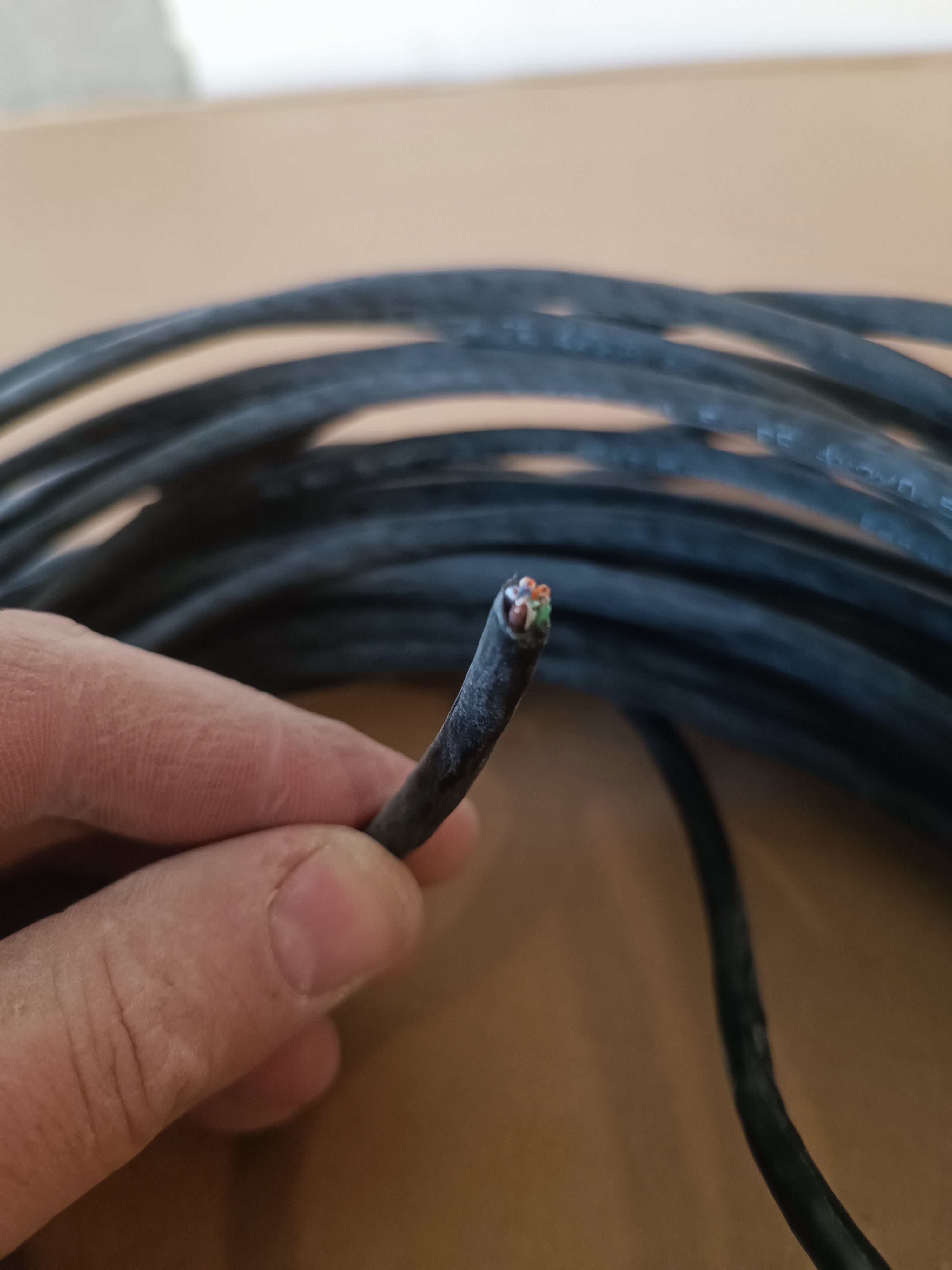 Кабель витая пара уличный u/utp cat 5e pe