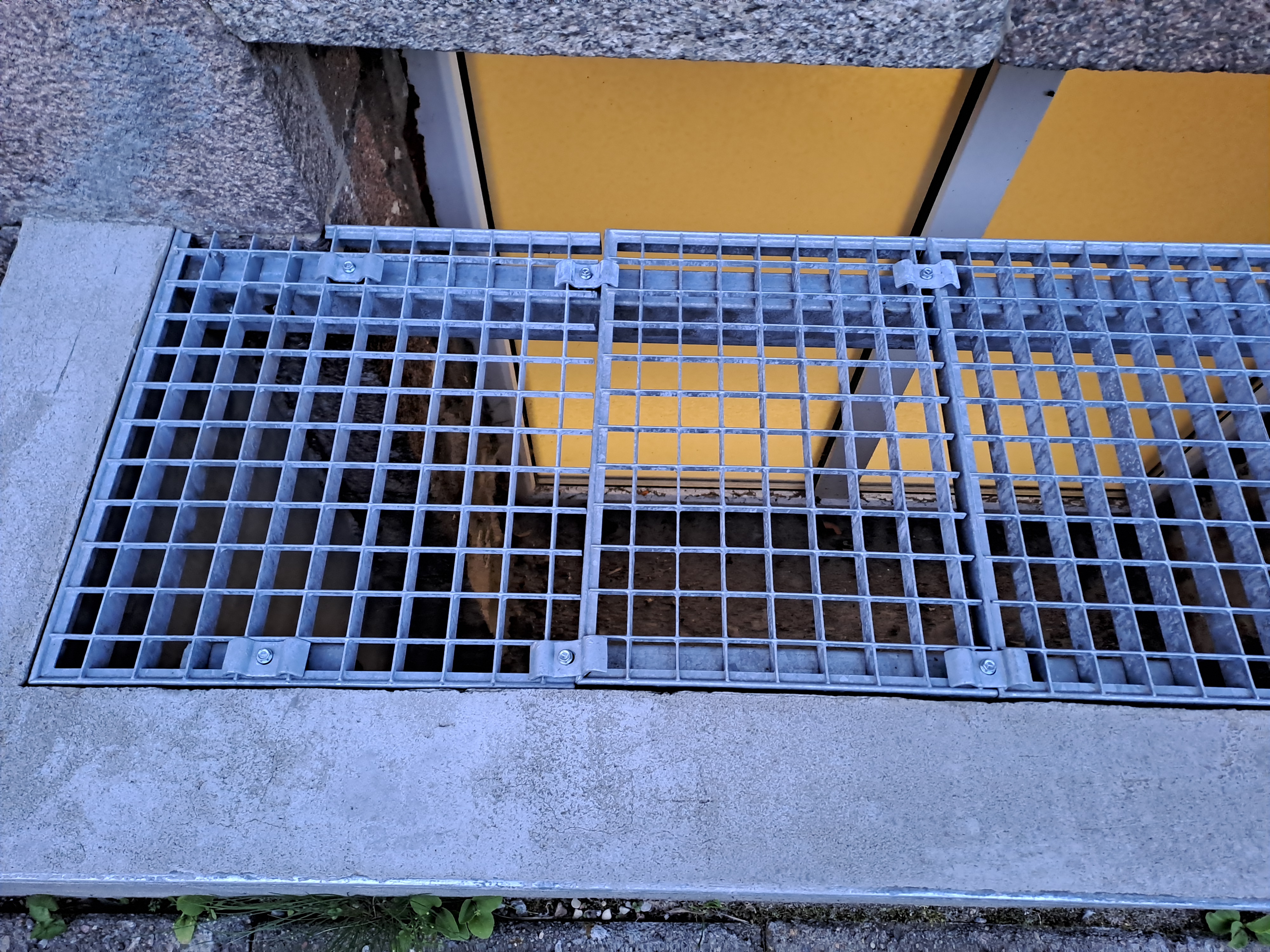 Решётки стальные оцинкованные для приямка