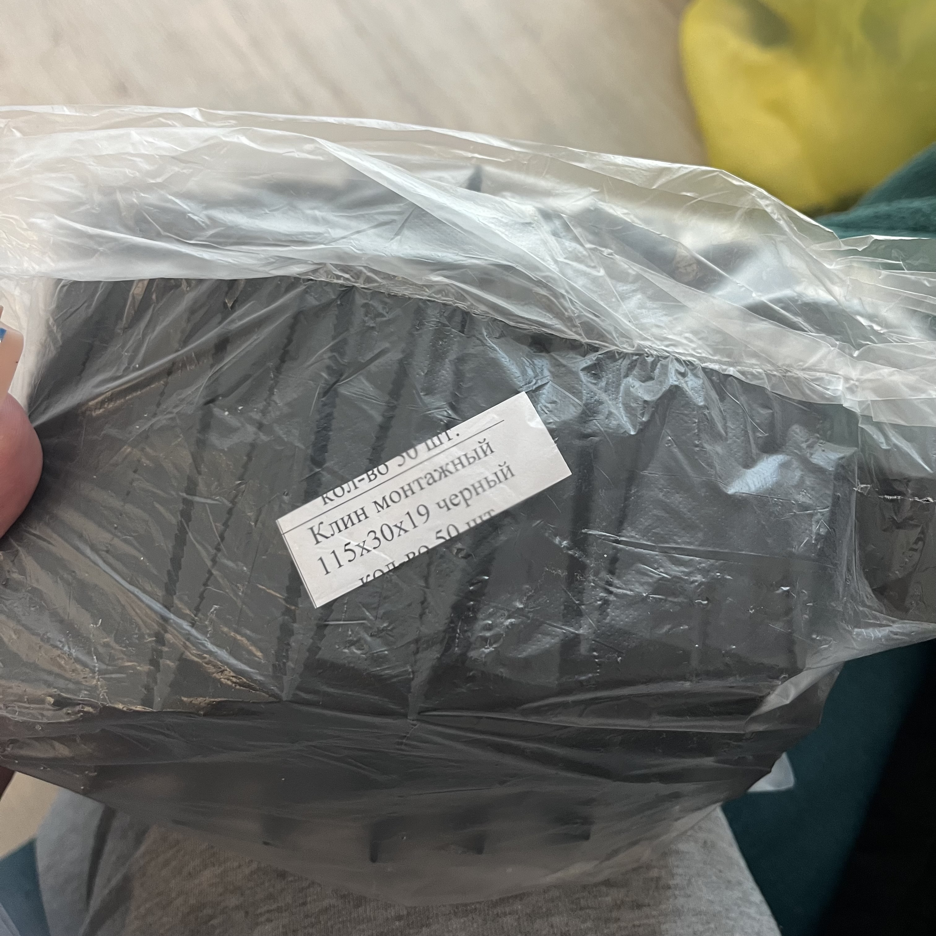 Клинья монтажные