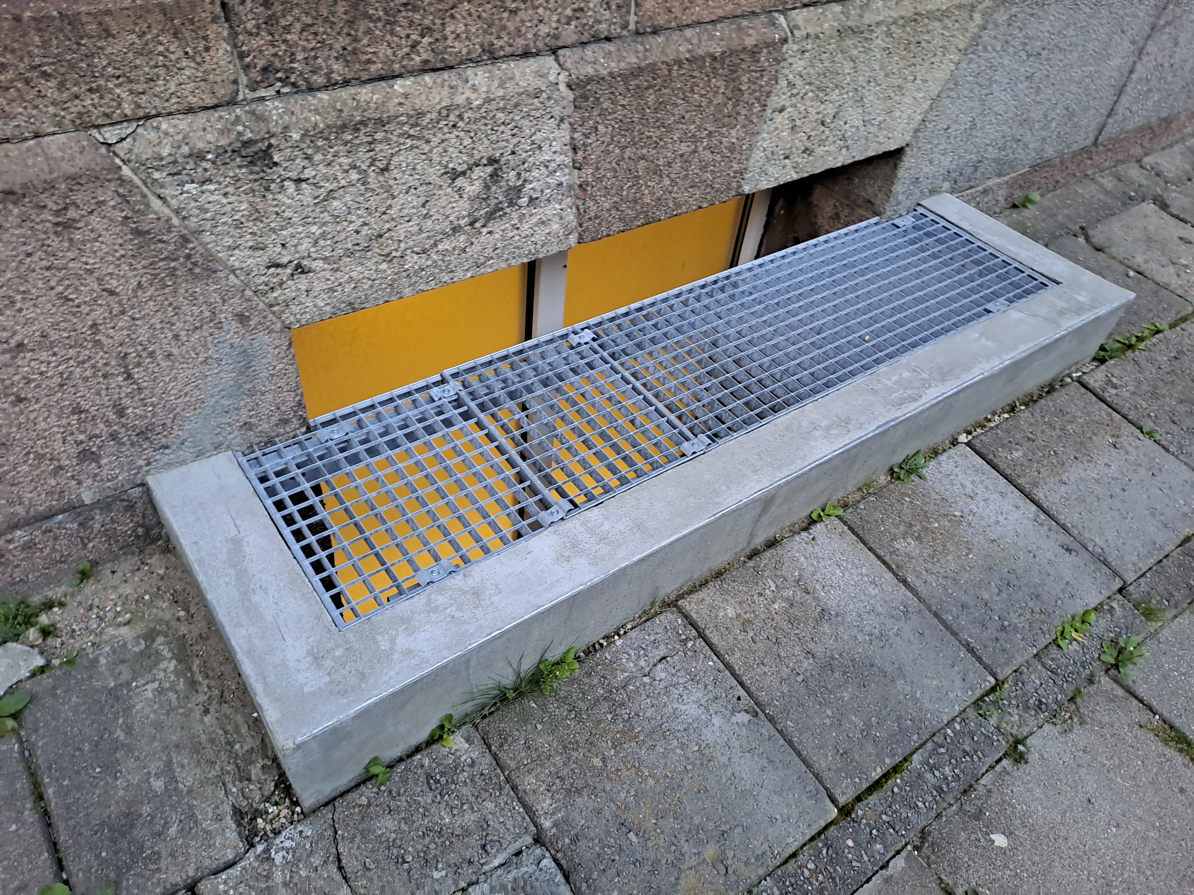 Решётки стальные оцинкованные для приямка