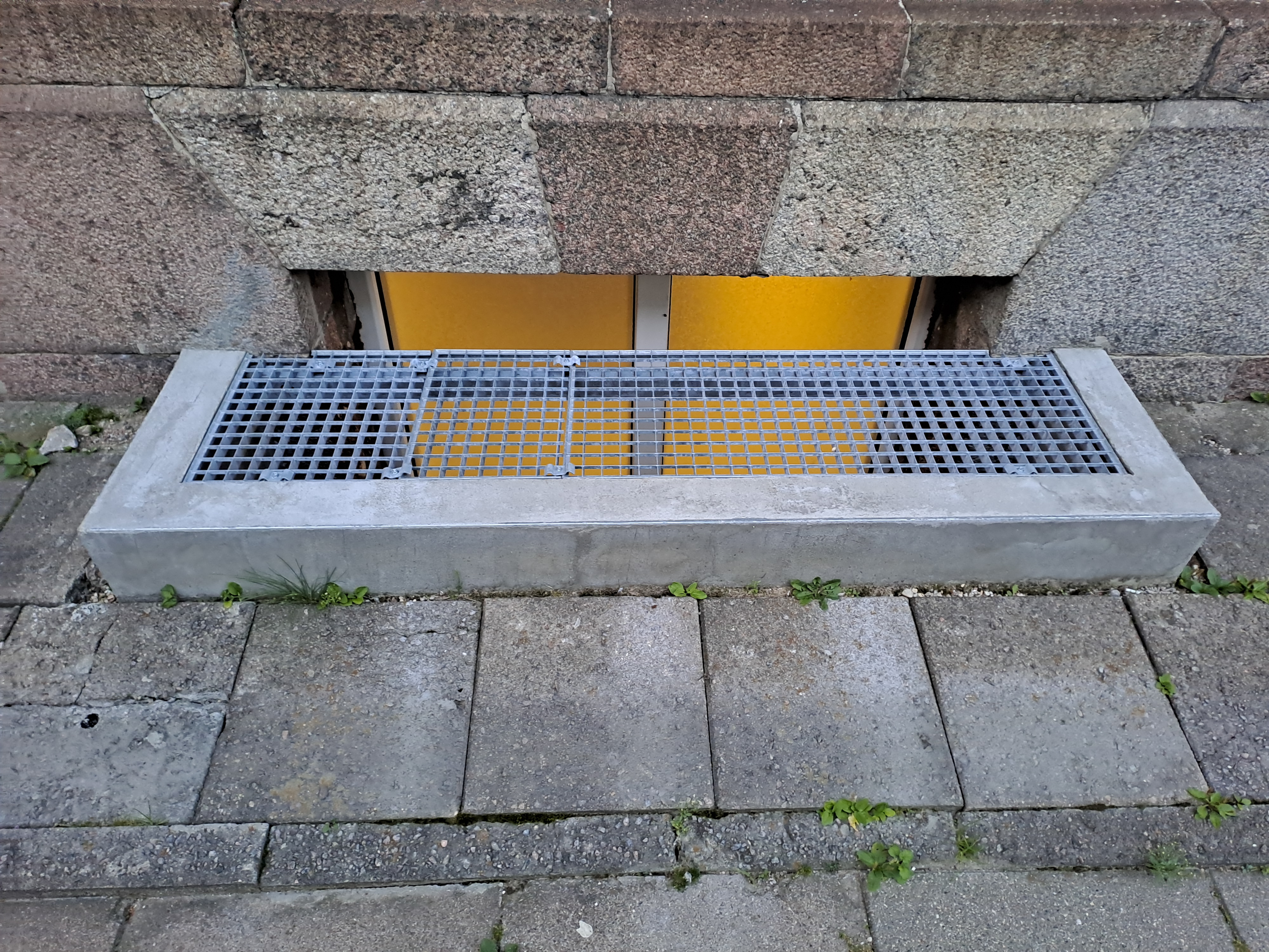 Решётки стальные оцинкованные для приямка