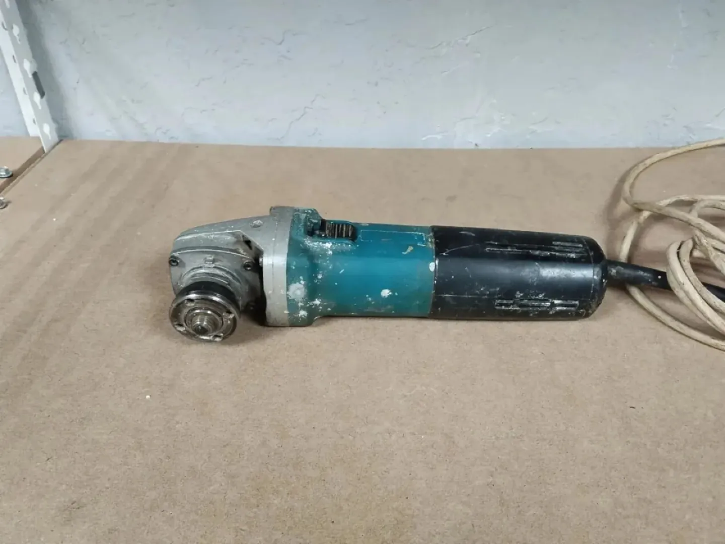 Угловая шлифовальная машина makita 9565h