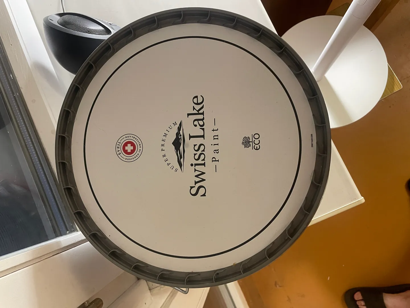 Краска белая Swiss Lake 9 литров