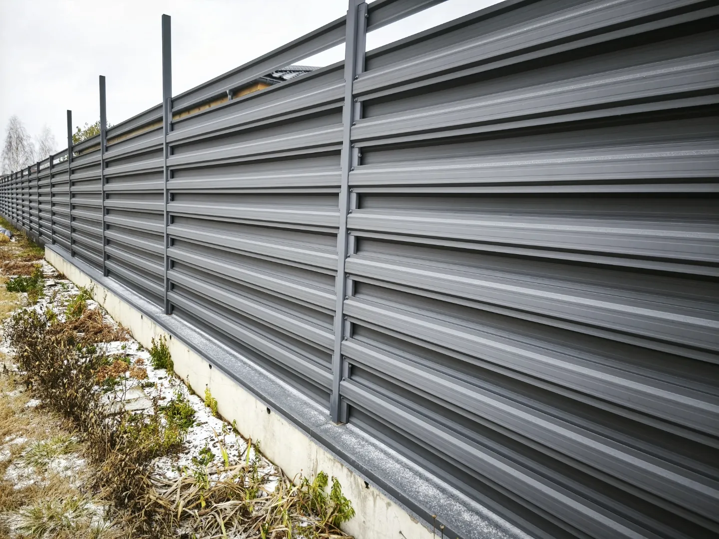 Горизонтальный штакетник , оптимальный внешний вид , при приемлемой стоимости