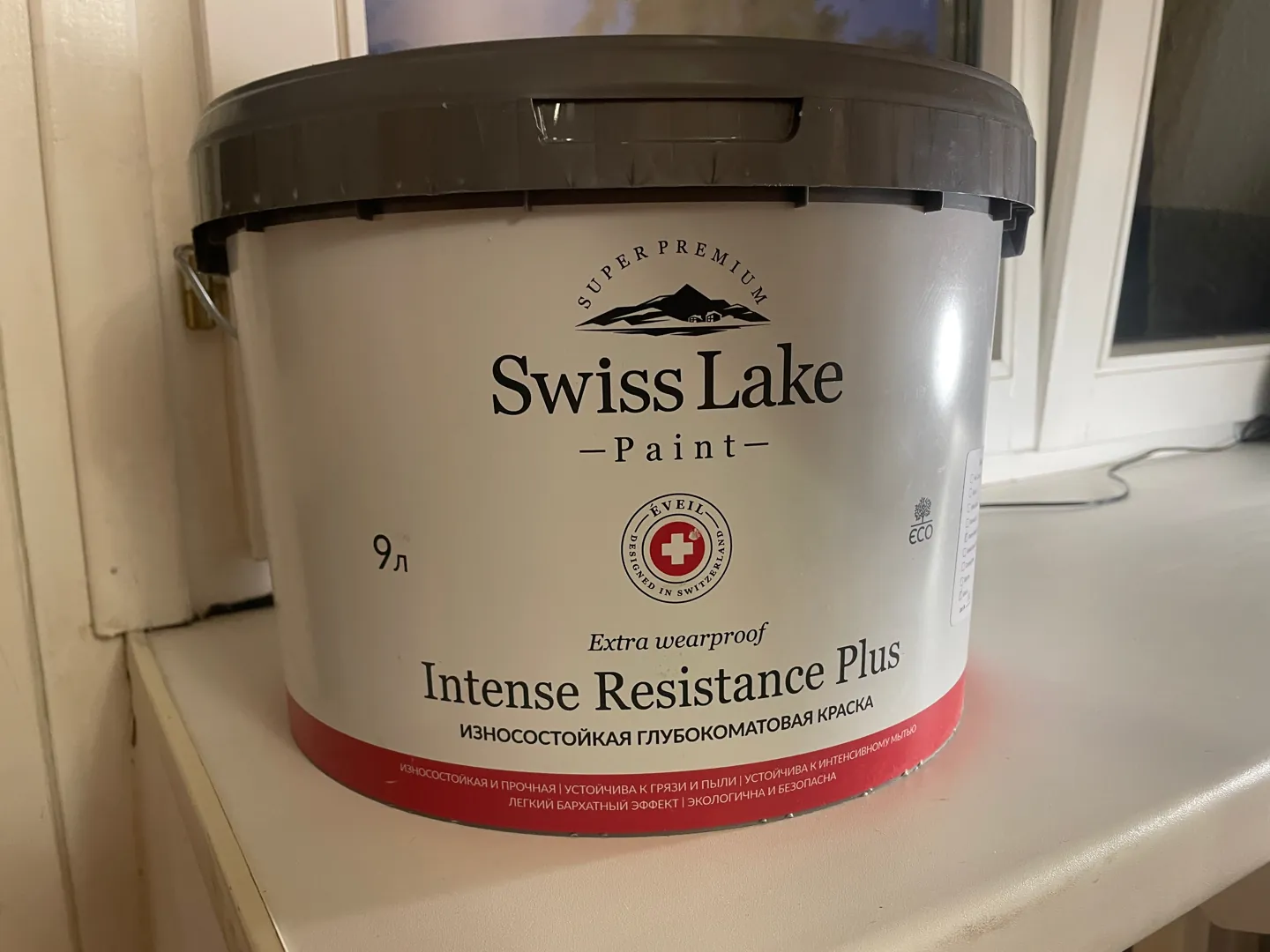 Краска белая Swiss Lake 9 литров