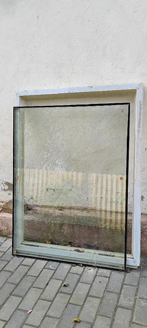 Стеклопакет с рамой. 1206 х 926 мм.