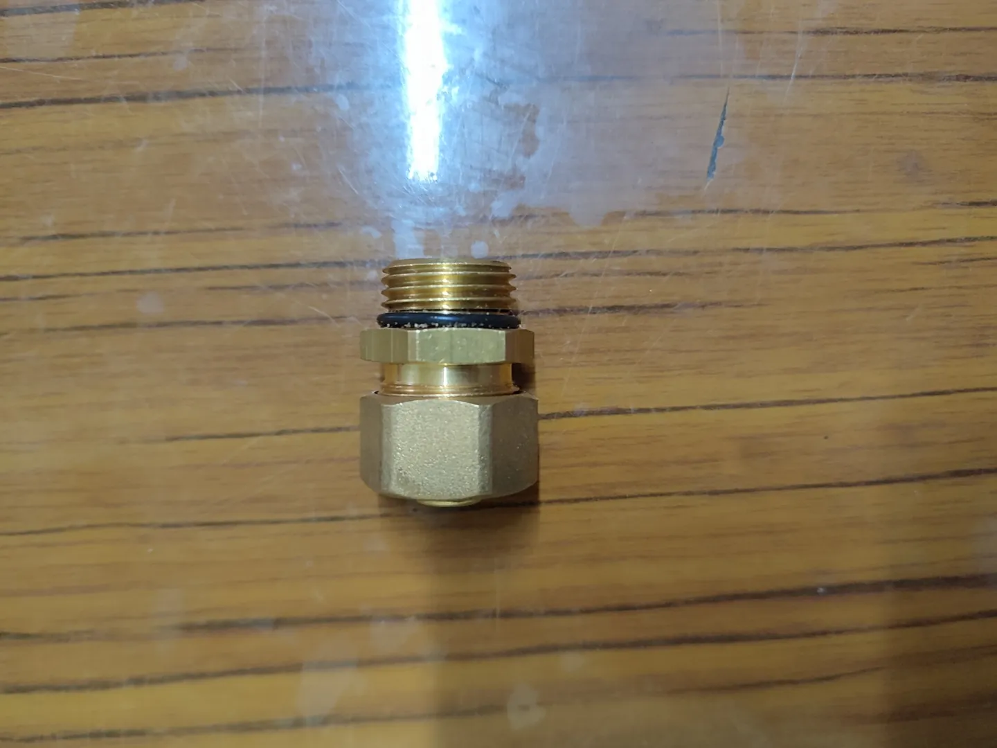 Соединитель обжимной с переходом на нар. р. 16х1/2