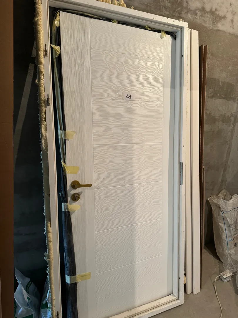 Дверь от застройщика