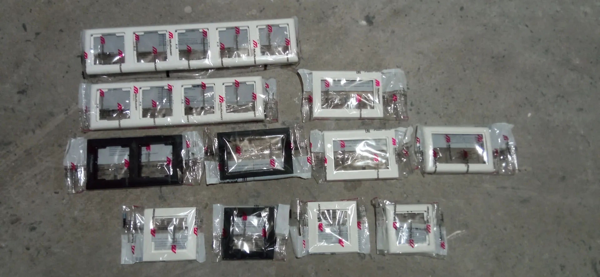 Розетки, рамки