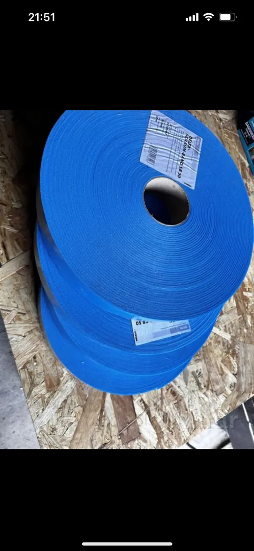 Уплотнительная самоклеящая лента