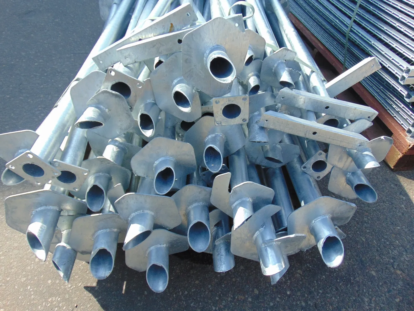 Винтовые сваи оцинкованные 57х1500