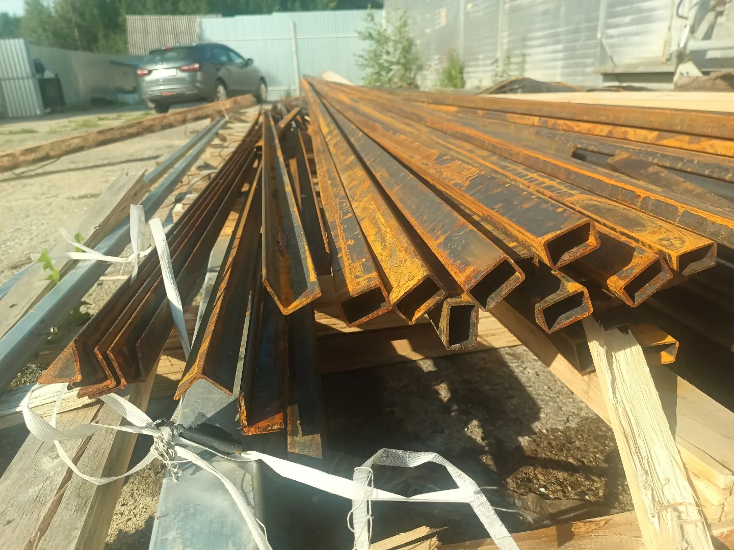 Уголок 32*32*3