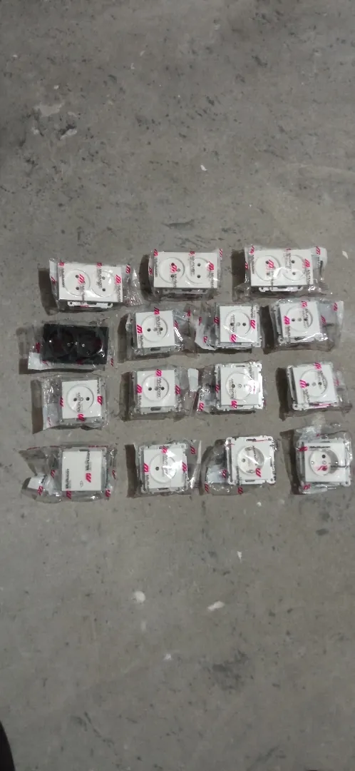 Розетки, рамки