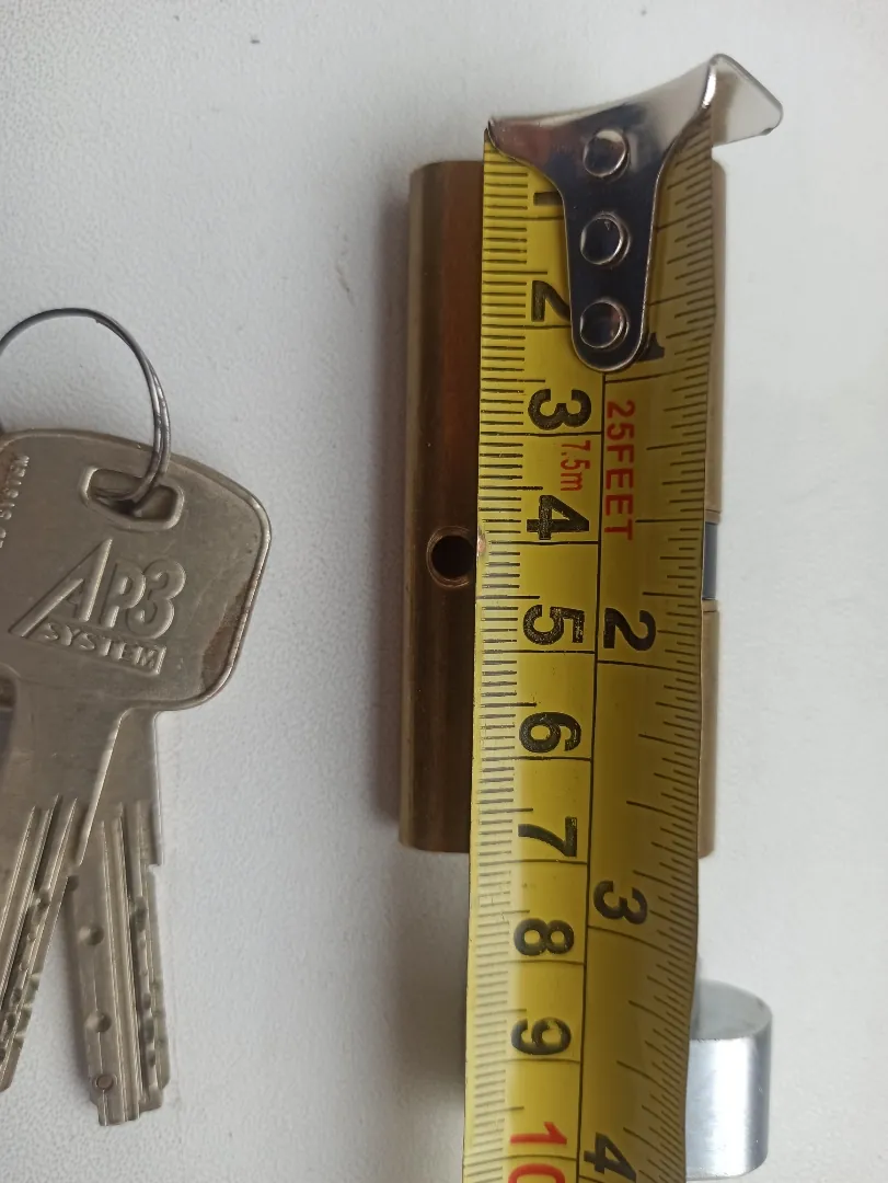 Цилиндр замка cisa 40x35мм,в комплекте только 2 ключа.