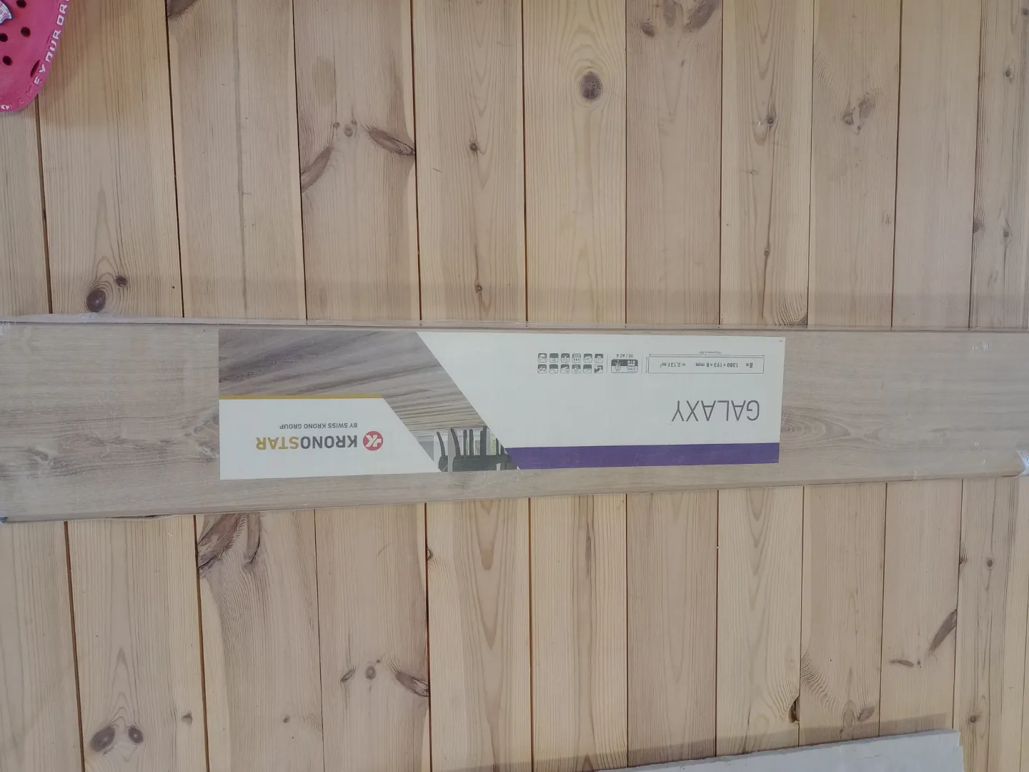 Ламинат kronostar galaxy дуб ретушированный d2987 (с фаской)