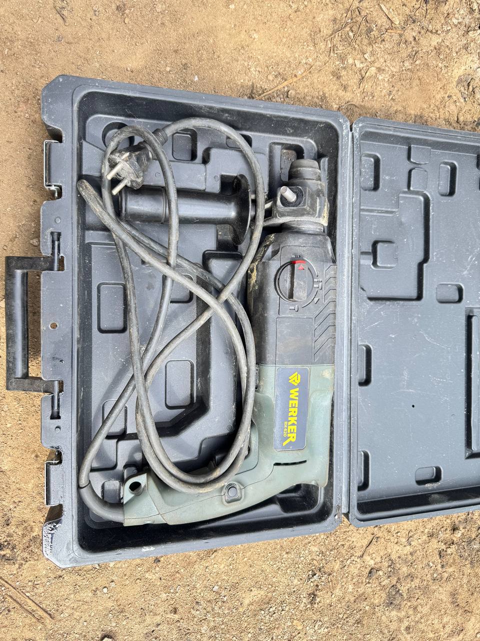 Перфоратор WERKER RH 620 (620 ВТ, 3РЕЖ +ПСР-13 с адапт, 23УБ, збура, чем)